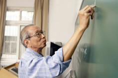 新闻1+1丨支持老年人再就业 “上海方案”影响几何