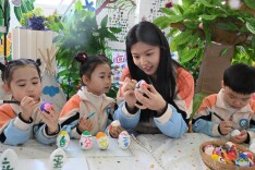 Qingdao kindergarten celebrates Spring Equinox with egg-balancing tradition
