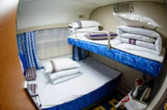 “月经弄脏卧铺被要求赔180元”引热议，女子发文回应：通报有不实内容，和律师们在梳理证据