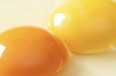 鸡蛋被检出角黄素，黄天鹅涉虚假宣传，其否认人工添加角黄素后产品详情页被修改，监管方称正检测；广莲申相关产品已被下架或更换鸡蛋品牌