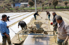 武冈：春耕生产热潮涌 两会精神落地生根