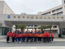 南雅马栏山文创中学走进“怡智家园”开展“行走的思政课”