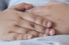 12岁女孩一到考试就肚子痛头晕，被诊断为躯体症状障碍