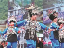 Hunan Welcomes Tourists Lured by Allure of Miao Silver