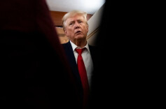 特朗普要求伊朗开放霍尔木兹海峡 威胁摧毁发电厂