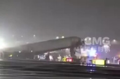 美国纽约机场客机与消防车相撞 造成多人死伤