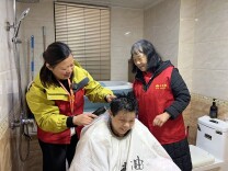 春“锋”送暖义剪忙 便民服务零距离