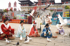 Flower Festival Celebrated in Changsha Tongguan Kiln Ancient Town
