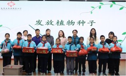 雨湖区九华风车坪雅爱小学第六届马拉松阅读节启幕
