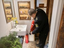 天心区白沙井社区开展贺龙体育馆周边消防安全