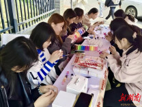 湘潭大学商学院举行学雷锋系列实践活动