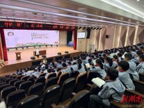 第12个全国近视防控宣传教育月！岳阳爱尔眼科近视防控讲座走进校园