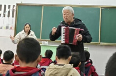支教手记丨操场上的琴声，是我支教最暖的光
