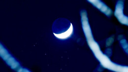 蛾眉月“牵手”昴星团