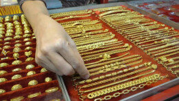 金价“清零”年内涨幅，投资者抢积存金也要“拼手速”