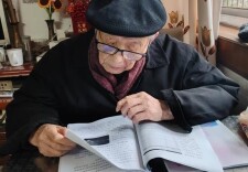 95岁乡村教师张彬捐赠书稿   照亮师范生成长路