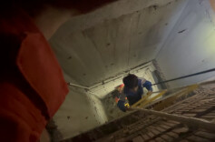 男孩捉迷藏时“误闯”通风井，消防紧急救援