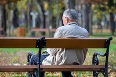 1.2亿独居老人的心事，谁来解？