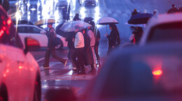 “林徽因都忍不住吐槽过长沙的雨”，阴雨天影响情绪，适当吃点维D