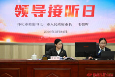 韦朝晖接听12345政务服务便民热线