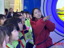 弘扬雷锋精神 共护锦江生态——麻阳苗族自治县第一锦江小学教联体开展学雷锋植树暨锦江湿地公园科学实践活动