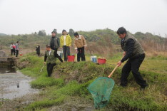 新田县开展“中国水周”护水行动 “民间河长”守护“南国第一泉”