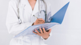 频繁使用84消毒液女子患上罕见肺炎，专家：居家消毒勿过度