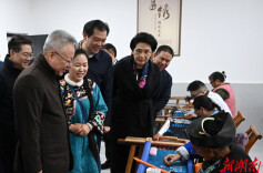 沈晓明赴湘西州调研