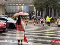 家长护学岗多地“叫停”，湖南如何护学保平安？