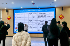 湖南高校毕业生春招专场挤满陪娃求职的家长：有人盼留身边，有人劝多闯闯