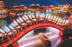 央媒看湖南丨长沙花鼓戏剧场走进商圈、景区，激活消费新空间