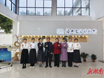 南华大学语言文学学院师生参加洛夫先生缅怀活动