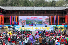 山歌绕溪谷 党群共欢歌——张家界市春季村晚暨武陵山片区土家山歌传唱与服饰走秀活动见闻