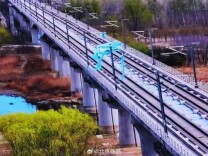 京广高铁接触网挂异物致部分列车晚点 经处置运输秩序已恢复