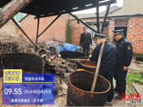 湘潭市雨湖区城管局联合多家单位捣毁一处潲水油黑窝点