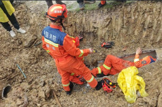 七旬老人不慎掉入涵洞获救