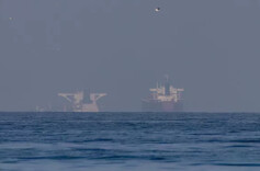 美以袭击邻近霍尔木兹海峡的伊朗码头 致5人死亡