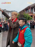 流量扎进泥土，照亮烟火日常