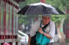 芙蓉公安暖心护送两位摔跤老人平安回家 这份“雨天老人出行安全指南”请查收