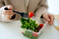 周末·健康丨女子断碳水2月确诊糖尿病前期 不当减肥还会引起这些疾病