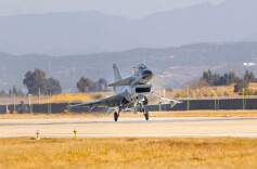 收藏！看不够的空军战机大片上新了