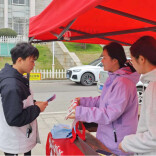 防非避险我先行 青春护航万家安——湘潭大学青春防非志愿团开展校园摆点宣传活动