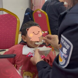 萌娃独自“出走”到马路上，接下来……