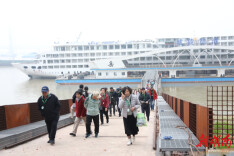 今年首艘五星级邮轮，抵达岳阳城陵矶港！