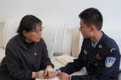 张桂梅对烈士之子说：“我愿意做你的妈妈……”