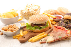 守护校园食品安全，教育部印发“十必须”“十不准”