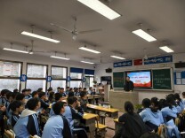 全国人大代表对话职校学子：个人理想要融入国家发展大局