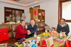 陈澎走访看望老同志