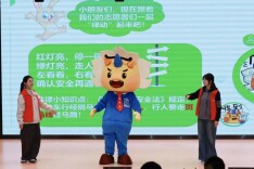 长理学子将反欺凌课堂搬进小学校园