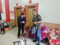 医生变身“驻村队员+医保快递员” 送药上门暖山乡